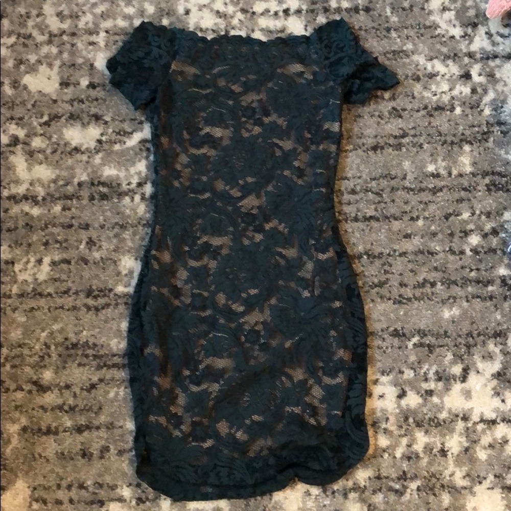 Bodycon lace off the shoulder dress